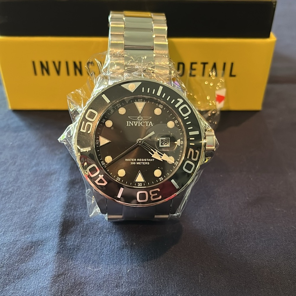 BNIB Invicta grand diver silver and black, 52mm.